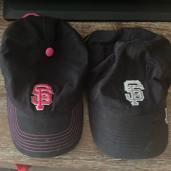 Women’s fan favorite Giants hat sold as a pair - Picture 1 of 3